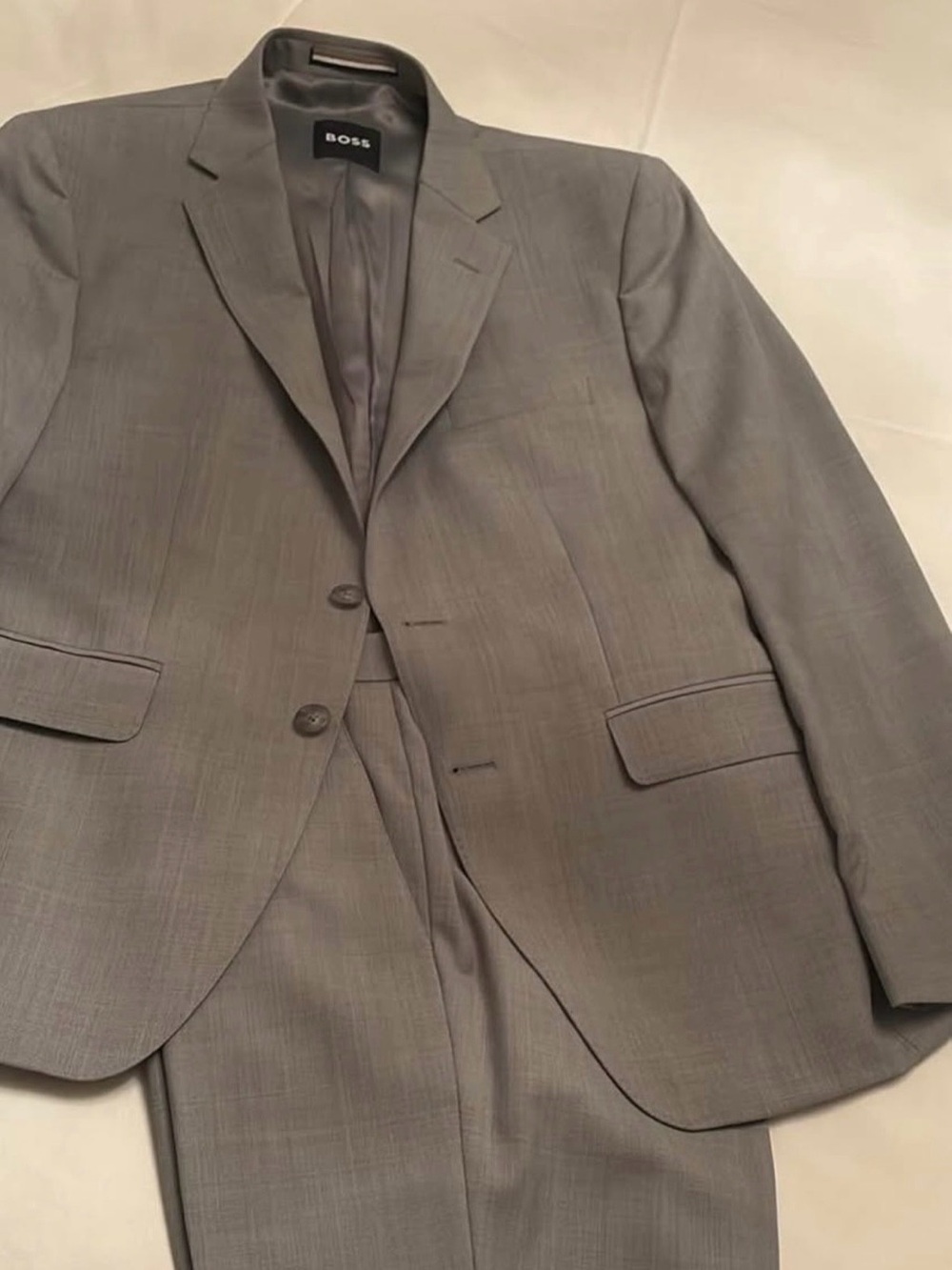 Boss Men's Gray Two-Piece Suit - Subtle Plaid Blazer & Trousers